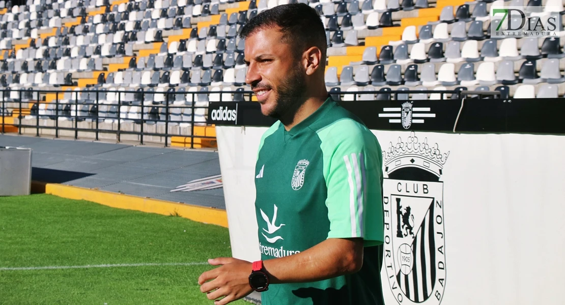 Imágenes del primer entrenamiento del CD Badajoz y entrevista a Álex Herrera