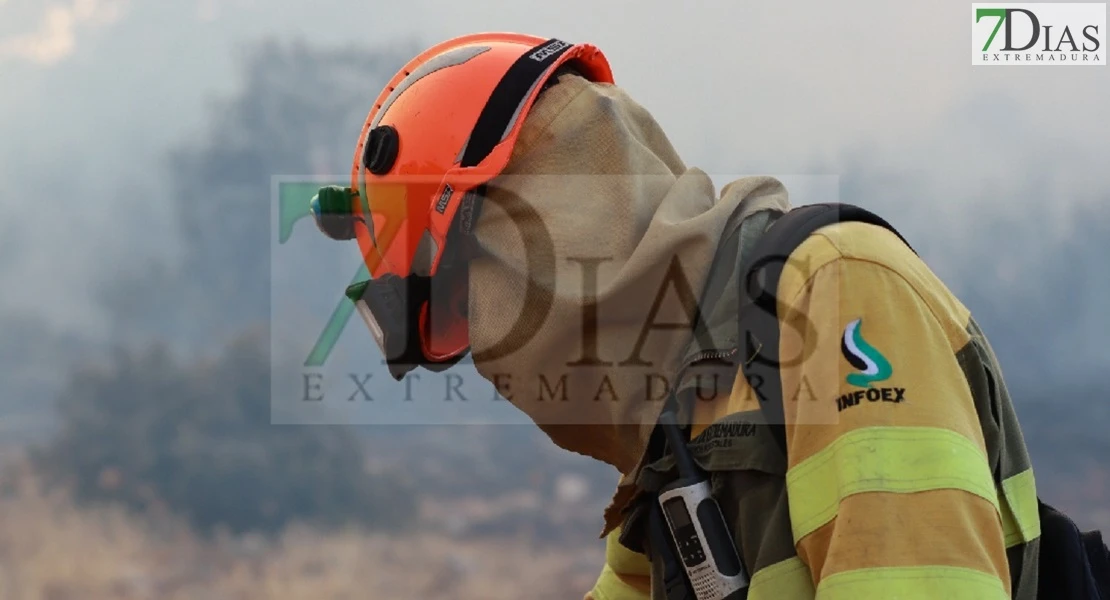 Impactantes imágenes del incendio Nivel 1 en la Sierra Gragera (Extremadura)