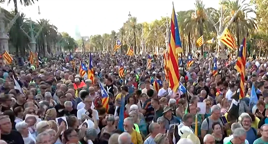 Los independentistas catalanes ya esperan a Puigdemont: será encarcelado en minutos