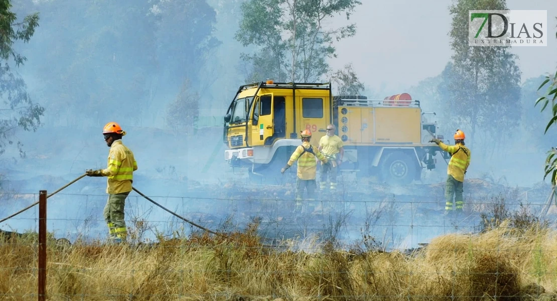 Estabilizan el incendio a las afueras de Badajoz