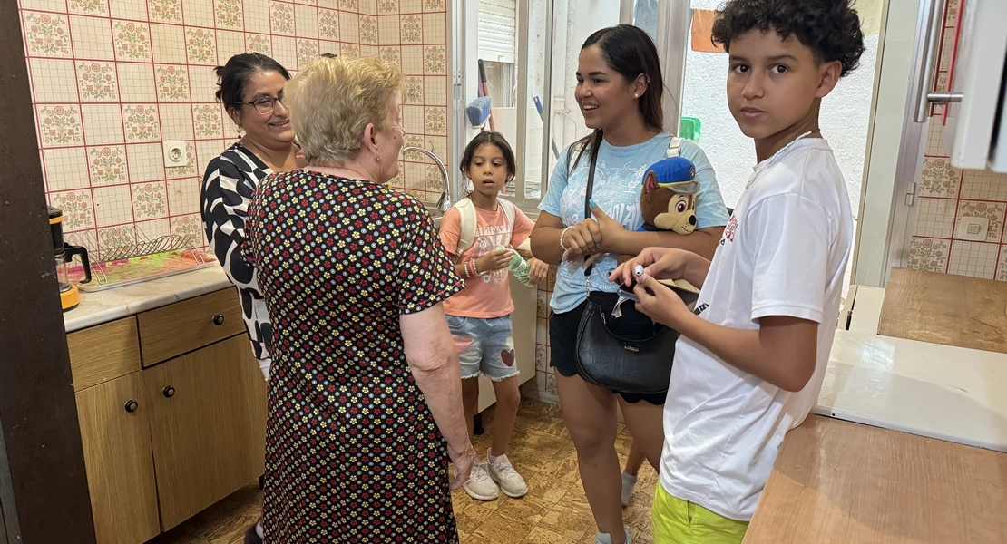 Así son las dos familias que han realojado en Extremadura para empezar una vida nueva