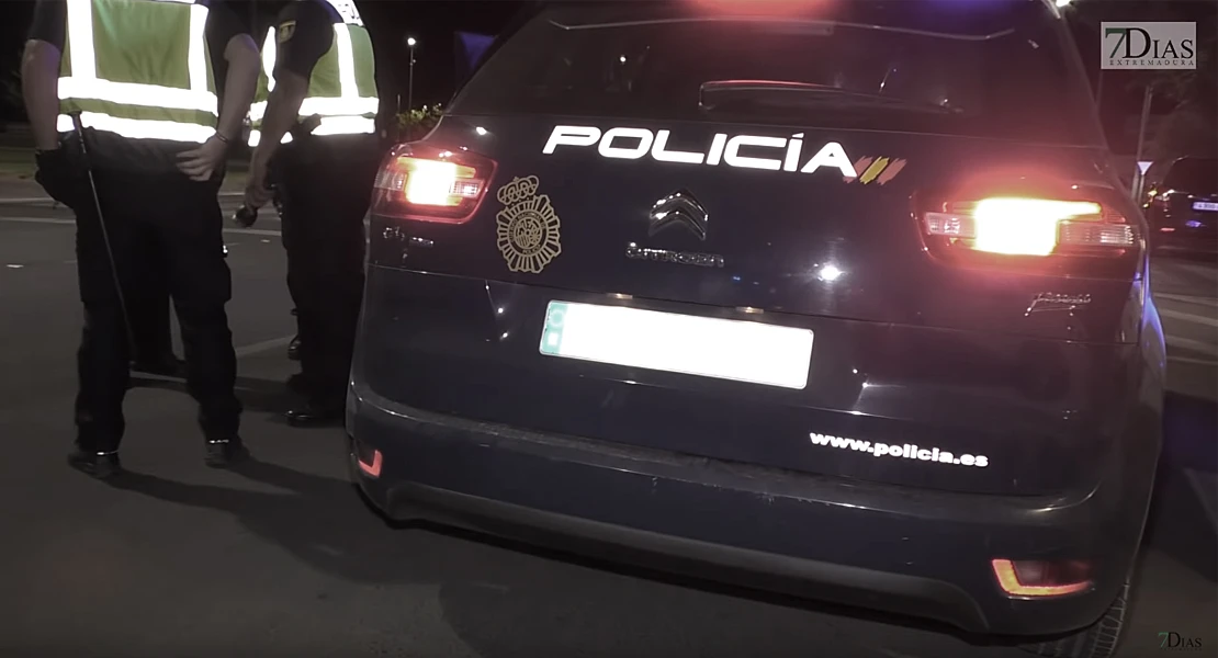 Un joven intenta darse a la fuga con una moto en Badajoz y sufre un accidente