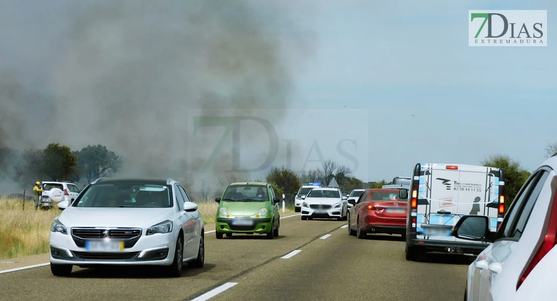 Imágenes y vídeo del incendio a las afueras de badajoz