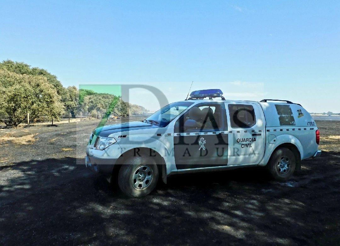 Movilizan un amplio dispositivo por un incendio en La Roca de la Sierra