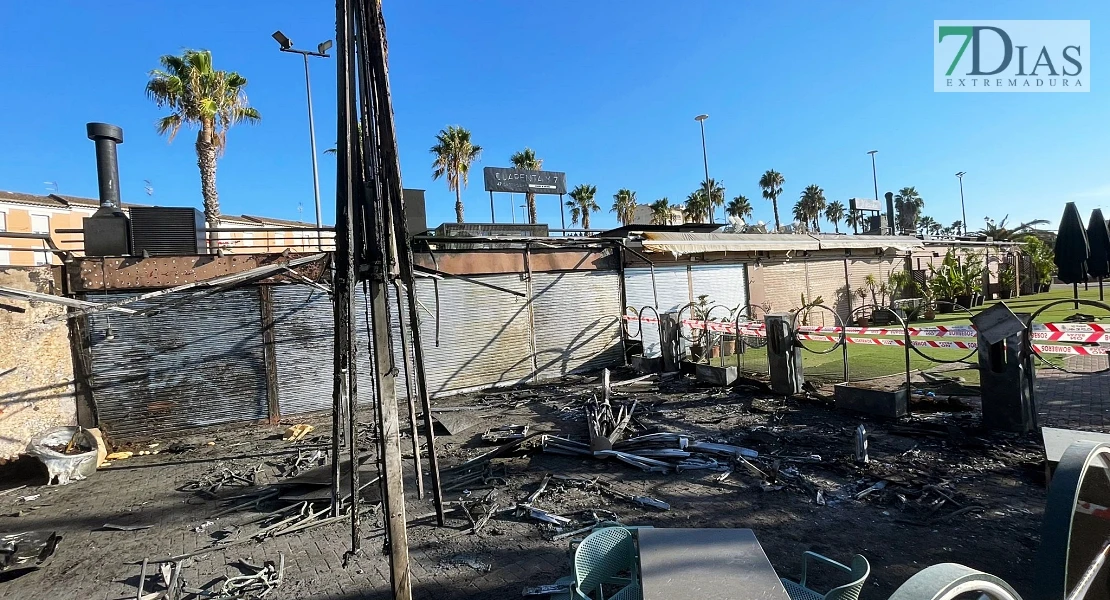 REPOR - Desoladoras imágenes tras el incendio en el pub del río en Badajoz