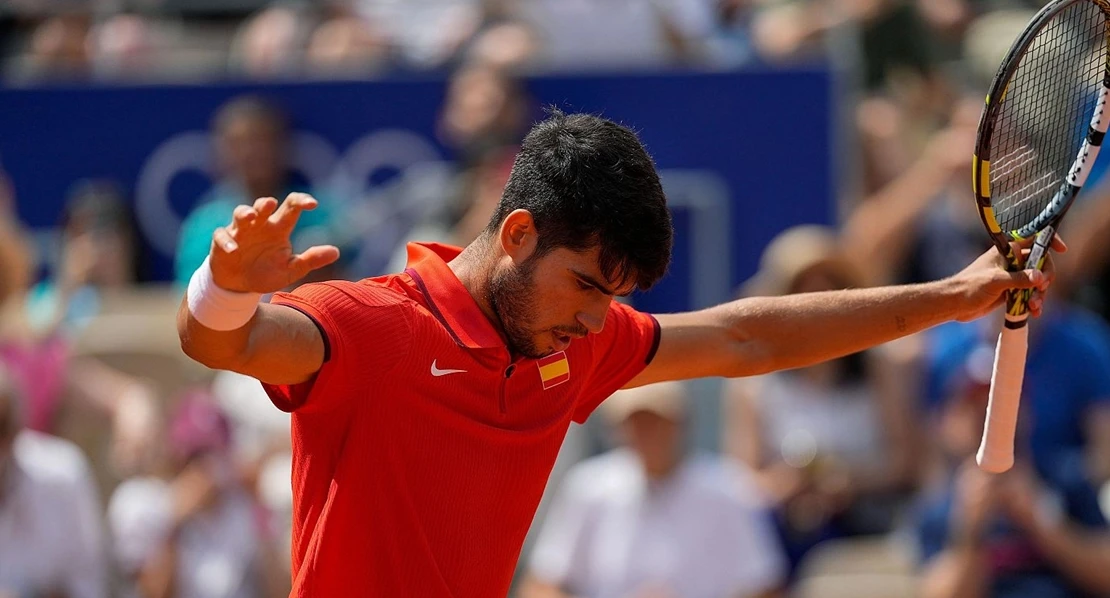 Carlos Alcaraz consigue medalla de plata ante un Djokovic imparable