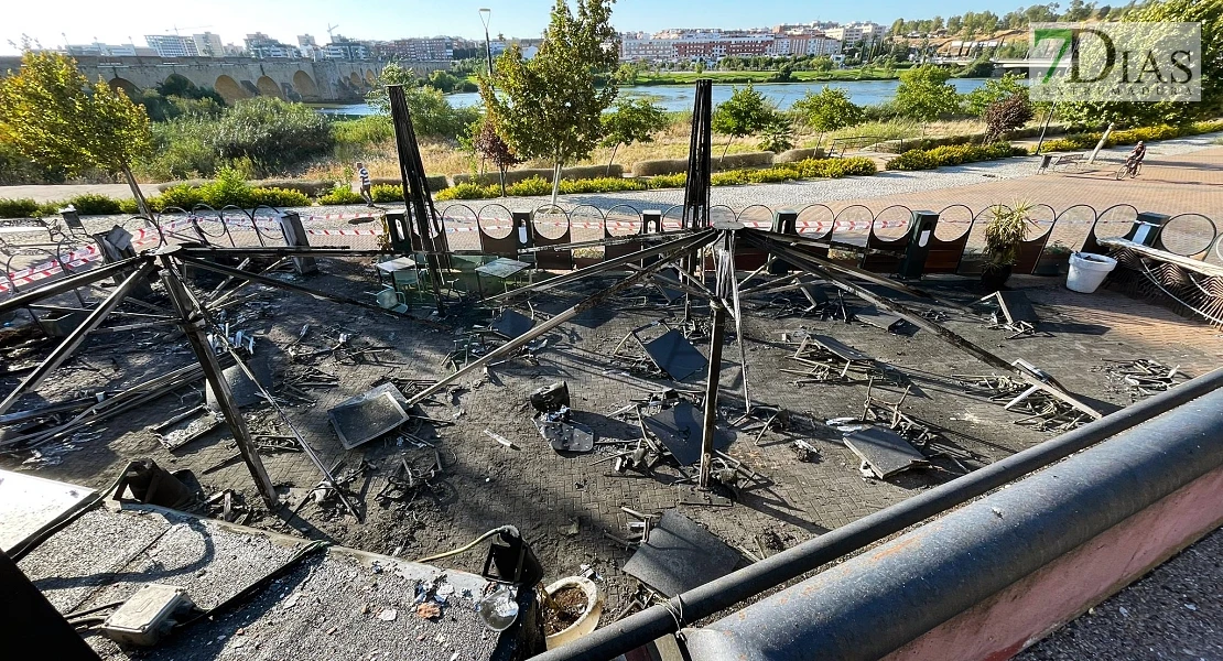 REPOR - Desoladoras imágenes tras el incendio en el pub del río en Badajoz