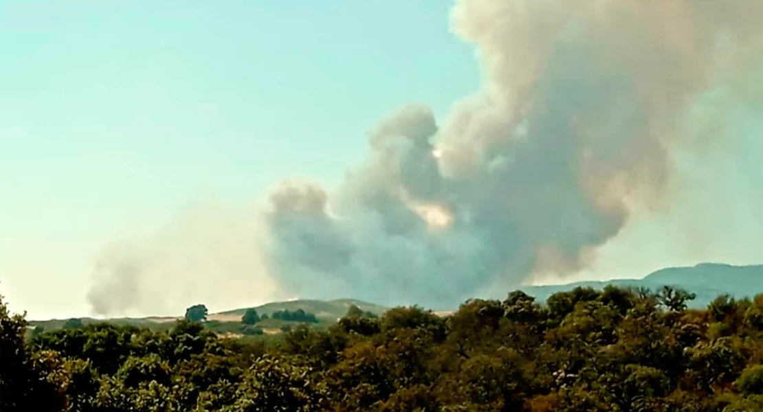 Desoladoras imágenes de un nuevo incendio de nivel 1 de peligrosidad en Extremadura