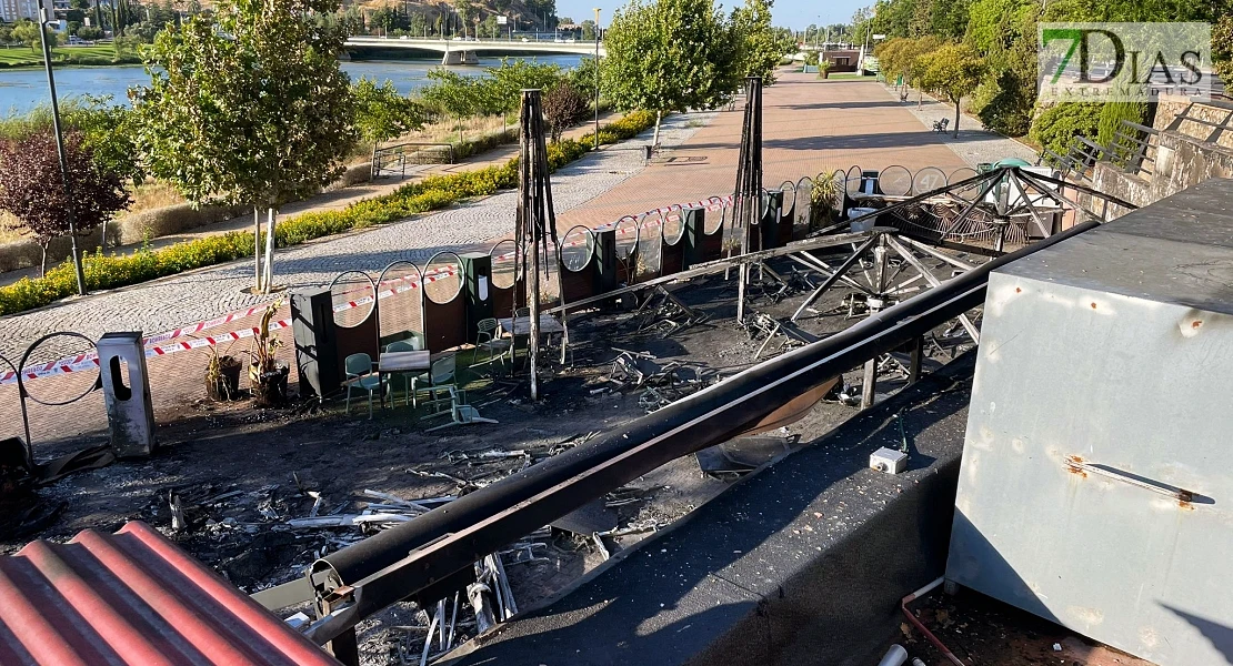 REPOR - Desoladoras imágenes tras el incendio en el pub del río en Badajoz