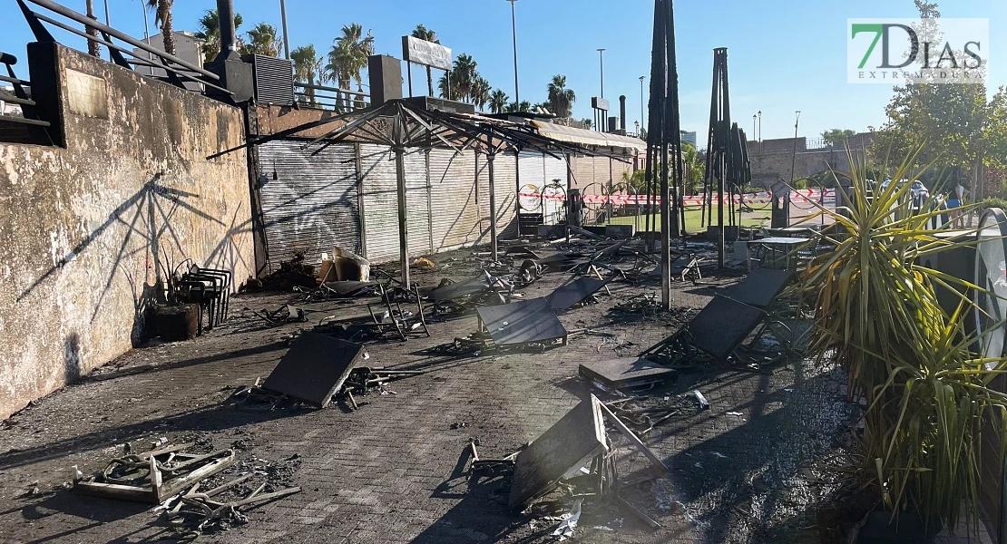 REPOR - Desoladoras imágenes tras el incendio en el pub del río en Badajoz