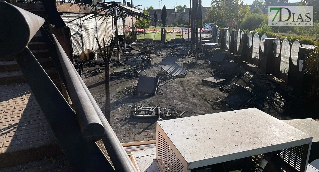 REPOR - Desoladoras imágenes tras el incendio en el pub del río en Badajoz