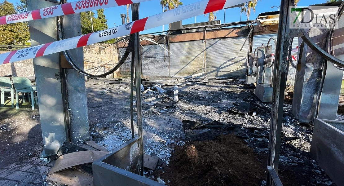 REPOR - Desoladoras imágenes tras el incendio en el pub del río en Badajoz