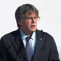 Puigdemont pisa suelo español y da un discurso sin ser detenido en Cataluña