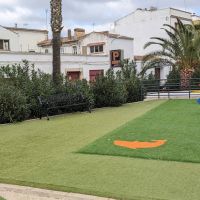 Denuncian la presencia de plantas venenosas en un parque infantil de Almendralejo