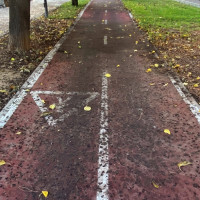 El Ayto. de Badajoz limpia el carril bici del paseo Fluvial