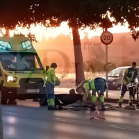 Un joven se accidenta con una moto en la avda. Manuel Rojas de Badajoz