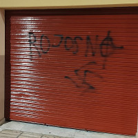 Pintan un símbolo nazi en la sede del PSOE en Badajoz: “ROJOS NO”