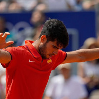 Carlos Alcaraz consigue medalla de plata ante un Djokovic imparable