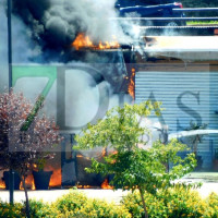 Se calcina uno de los bares del río en Badajoz