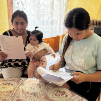 Así son las dos familias que han realojado en Extremadura para empezar una vida nueva