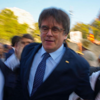 Puigdemont consiguió escapar de España y 'ataca' desde Waterloo