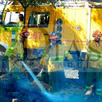 Movilizan un amplio dispositivo por un incendio en La Roca de la Sierra