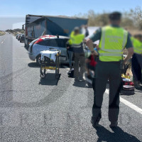 Un camión colisiona contra un turismo en la A-5: cuatro personas heridas