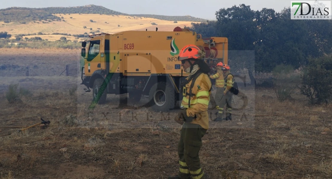 Impactantes imágenes del incendio Nivel 1 en la Sierra Gragera (Extremadura)