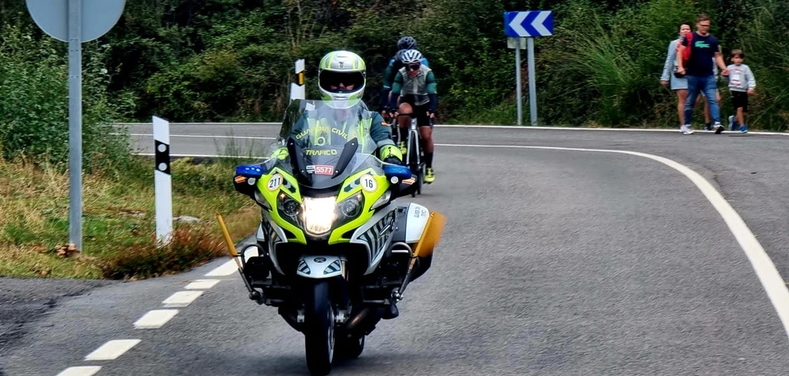 La Guardia Civil rinde homenaje a dos agentes fallecidos en la Vuelta 2024