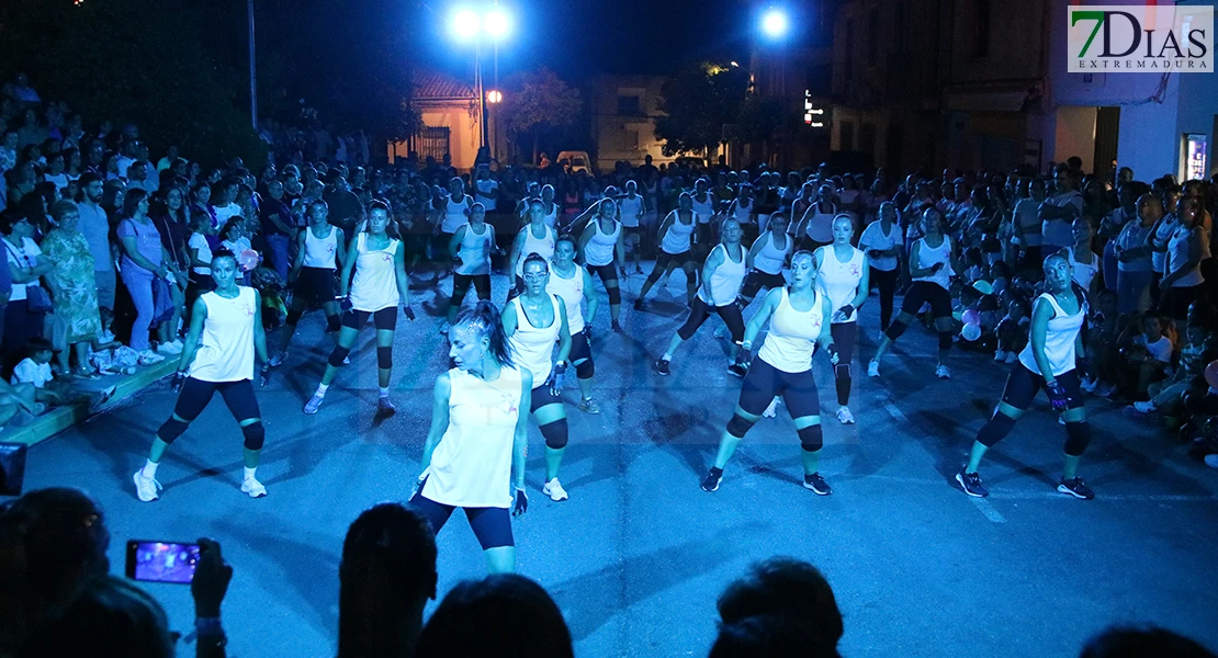 Las calles de San Vicente se llenan de público y cultura durante la Noche en Blanco 2024