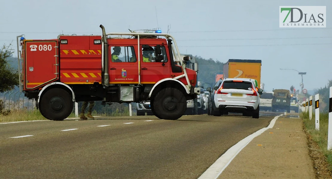 Imágenes y vídeo del incendio a las afueras de badajoz