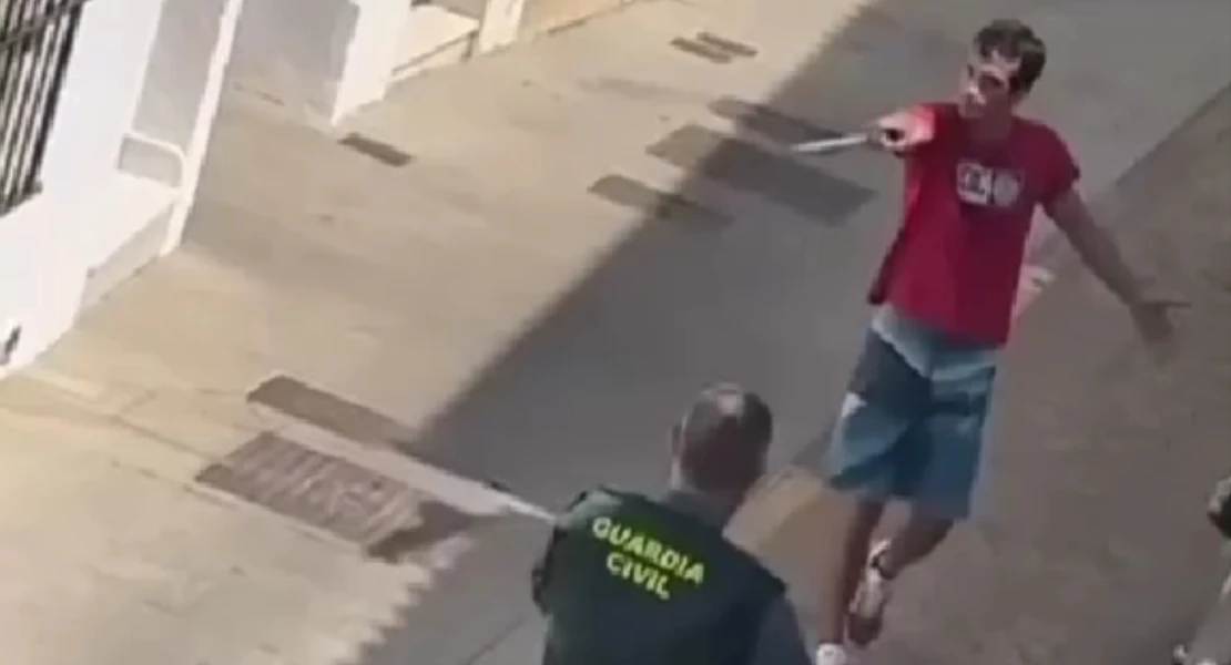 Se atrinchera en un domicilio en Fregenal tras amenazar a la Guardia Civil con un cuchillo