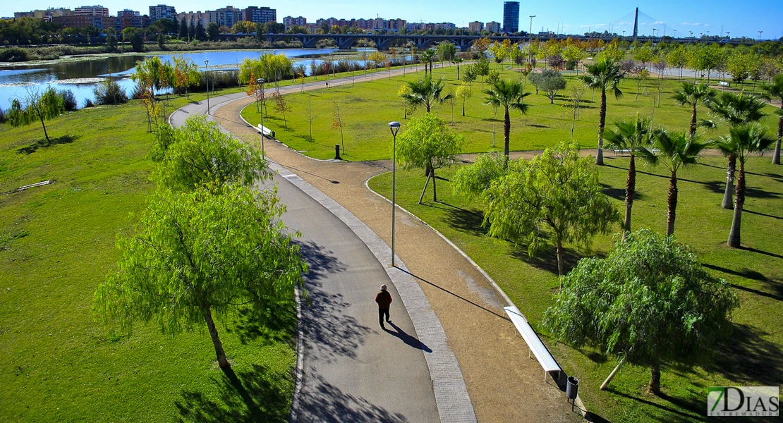 Tachan de "vergonzoso" el estado de las pistas deportivas en el Parque del Guadiana en Badajoz