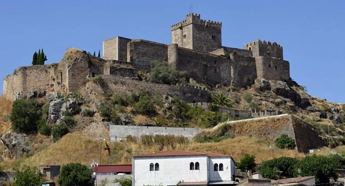 VOX pide a la Junta actuar con urgencia en el castillo de Alburquerque