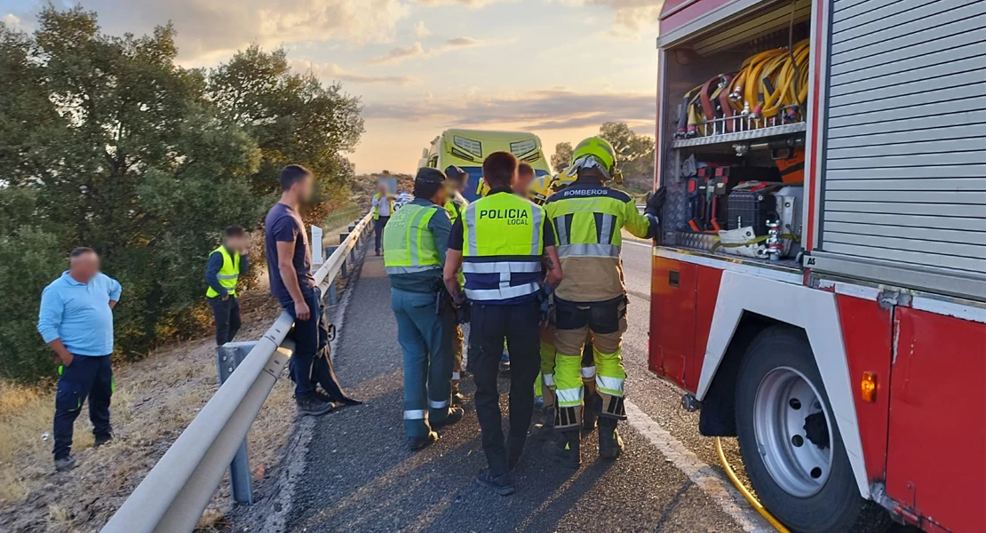 Imágenes del choque entre un camión y un autobús que ha dejado un herido grave