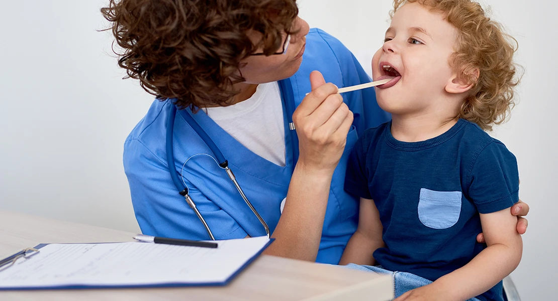 Las consejerías se niegan a implantar una enfermera en cada centro educativo