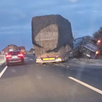 Un camión impacta contra un autobús en la A-5 y deja heridos en Extremadura