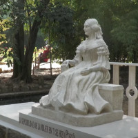 El PSOE pide a Gragera que retire la piedra dedicada a él a los pies de Carolina Coronado