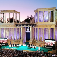 El Teatro Romano de Mérida se rinde ante Extremadura: conoce los artistas invitados al acto de Medallas