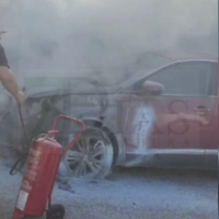 Se incendia un coche en el Hospital Universitario de Badajoz