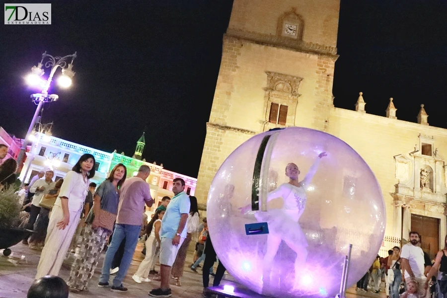 Miles de ciudadanos disfrutan de una nueva edición de la Noche en Blanco 2024