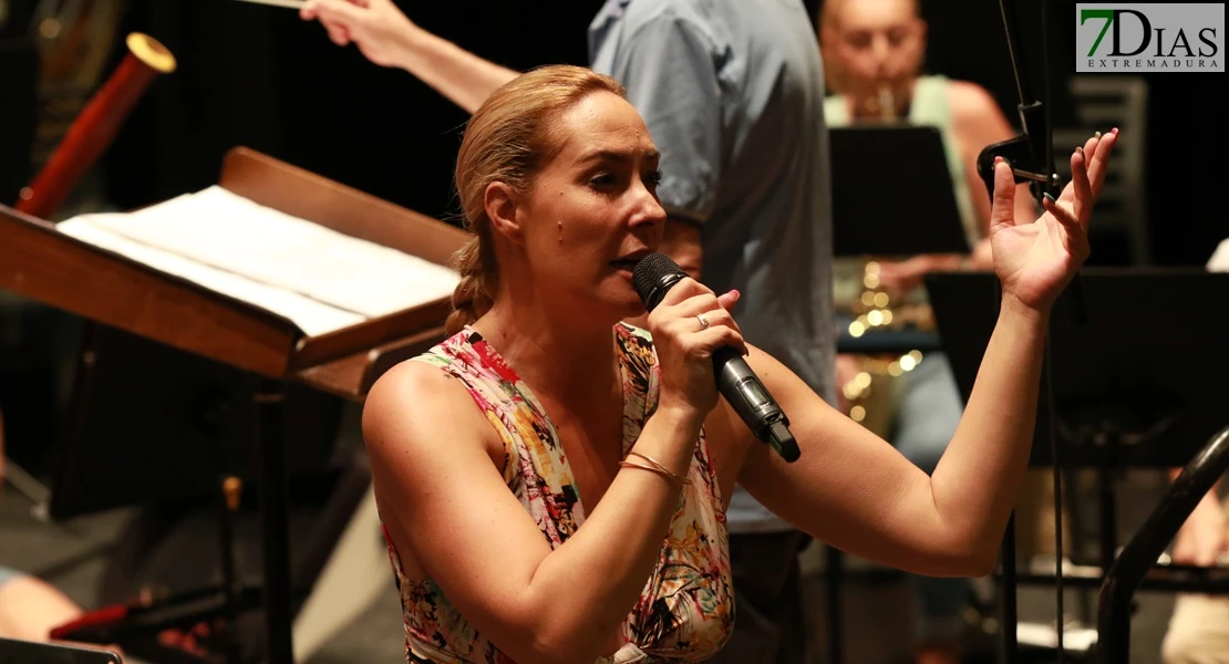 Rosario Mohedano, la sobrina de 'la más grande', actúa en Badajoz con la Banda Municipal de Música