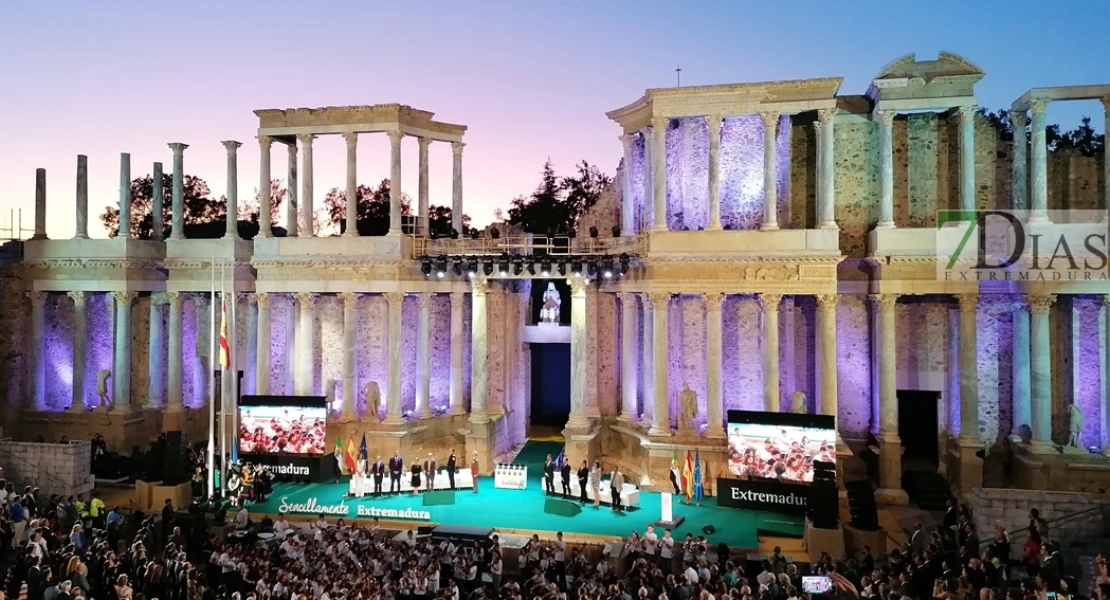 El Teatro Romano de Mérida se rinde ante Extremadura: conoce los artistas invitados al acto de Medallas