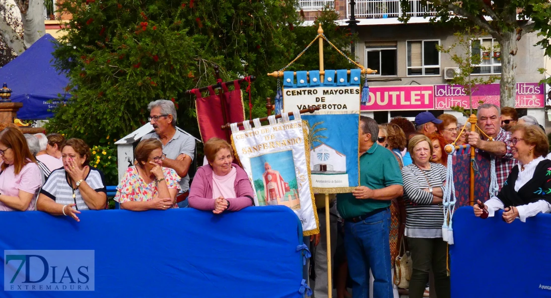 La plaza de San Francisco se llena de alegría y fiesta para celebrar el Día de los Mayores