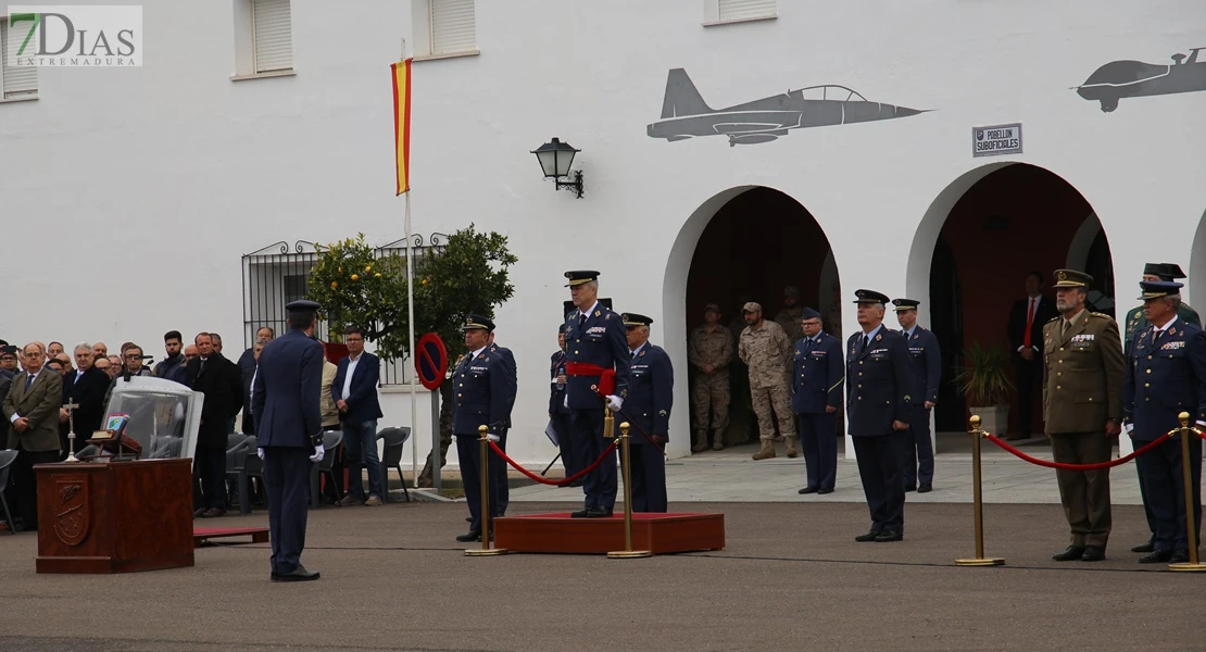 Toma posesión el nuevo coronel jefe de la Base Aérea de Talavera la Real y Ala 23