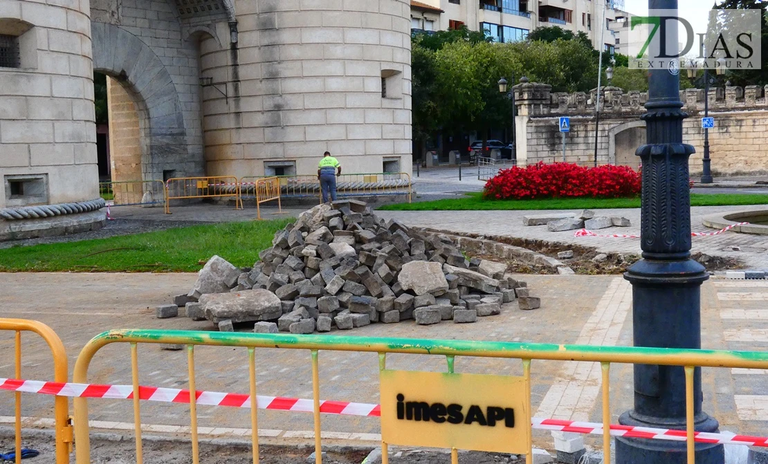 Avanzan las obras del nuevo carril bici en Puerta de Palmas en Badajoz