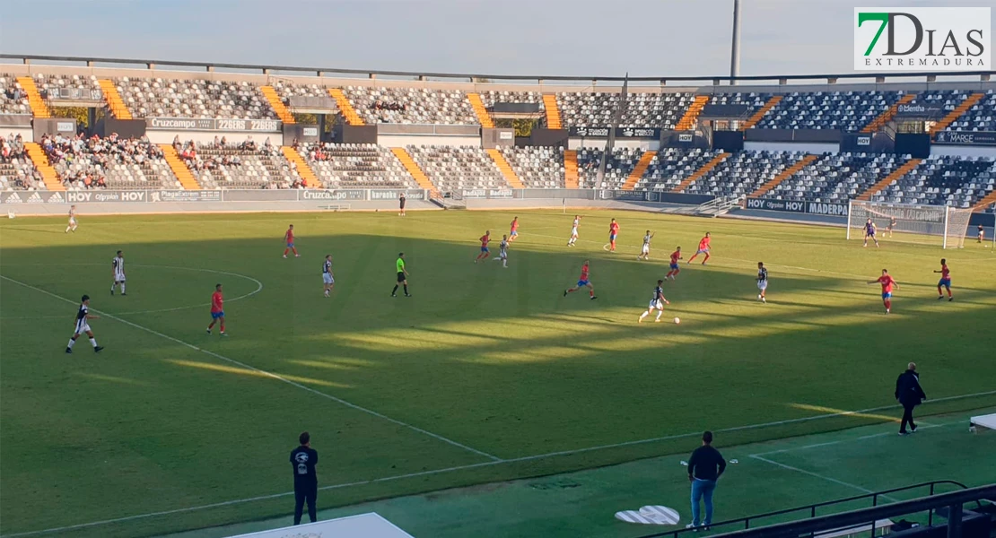 El CD Badajoz pierde la oportunidad de ponerse líder en solitario en un polémico partido