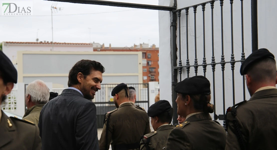 Homenajean a los caídos por España en el cementerio de San Juan de Badajoz