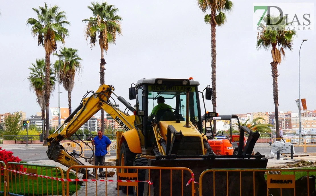 Avanzan las obras del nuevo carril bici en Puerta de Palmas en Badajoz