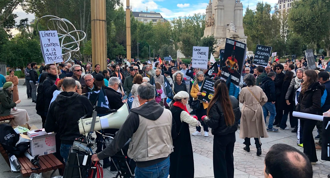 Varios extremeños acuden a Madrid a manifestarse: "Basta de guerras impuestas"